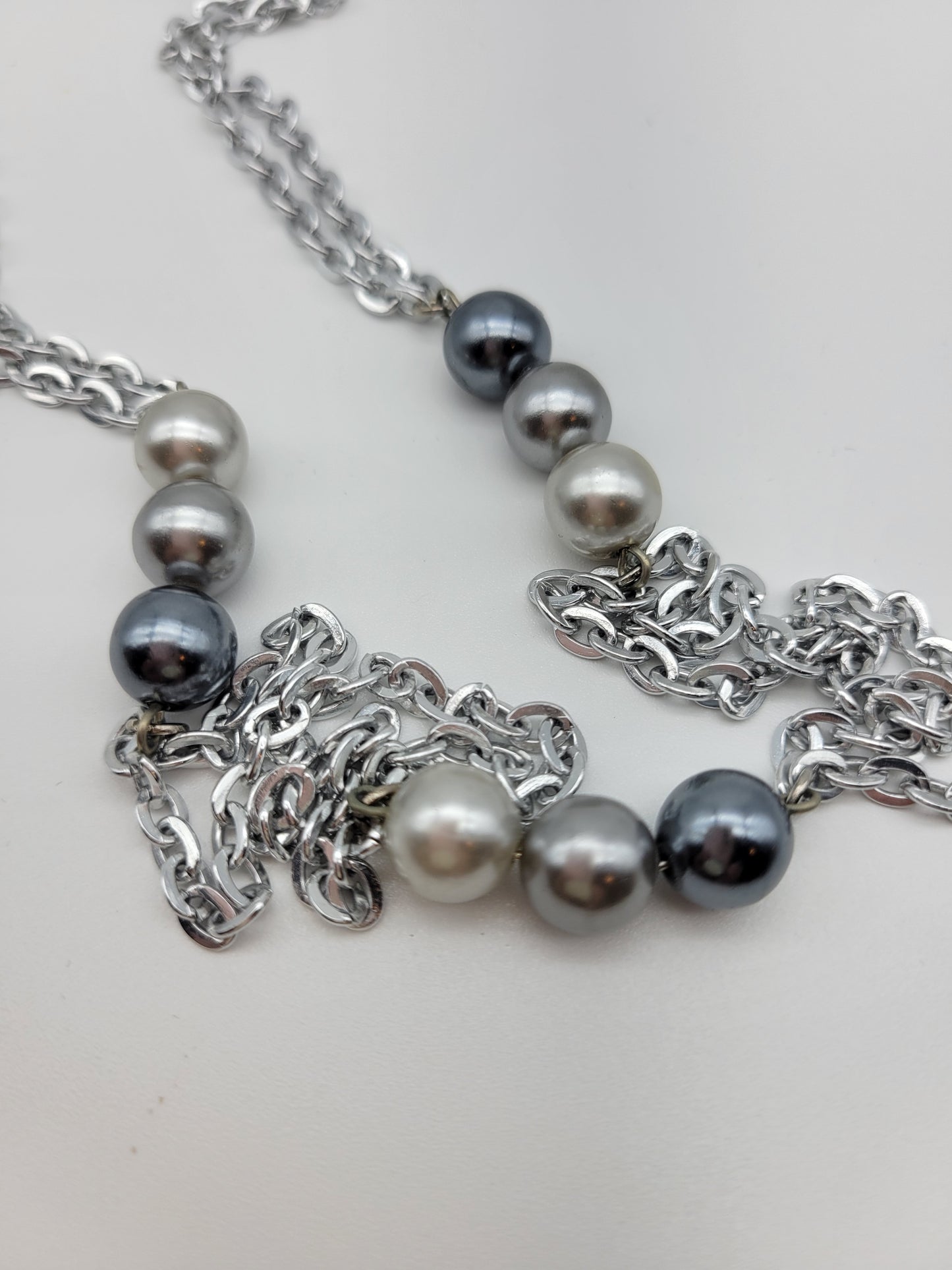 "Ombre Grey Pearl Chain" Necklace