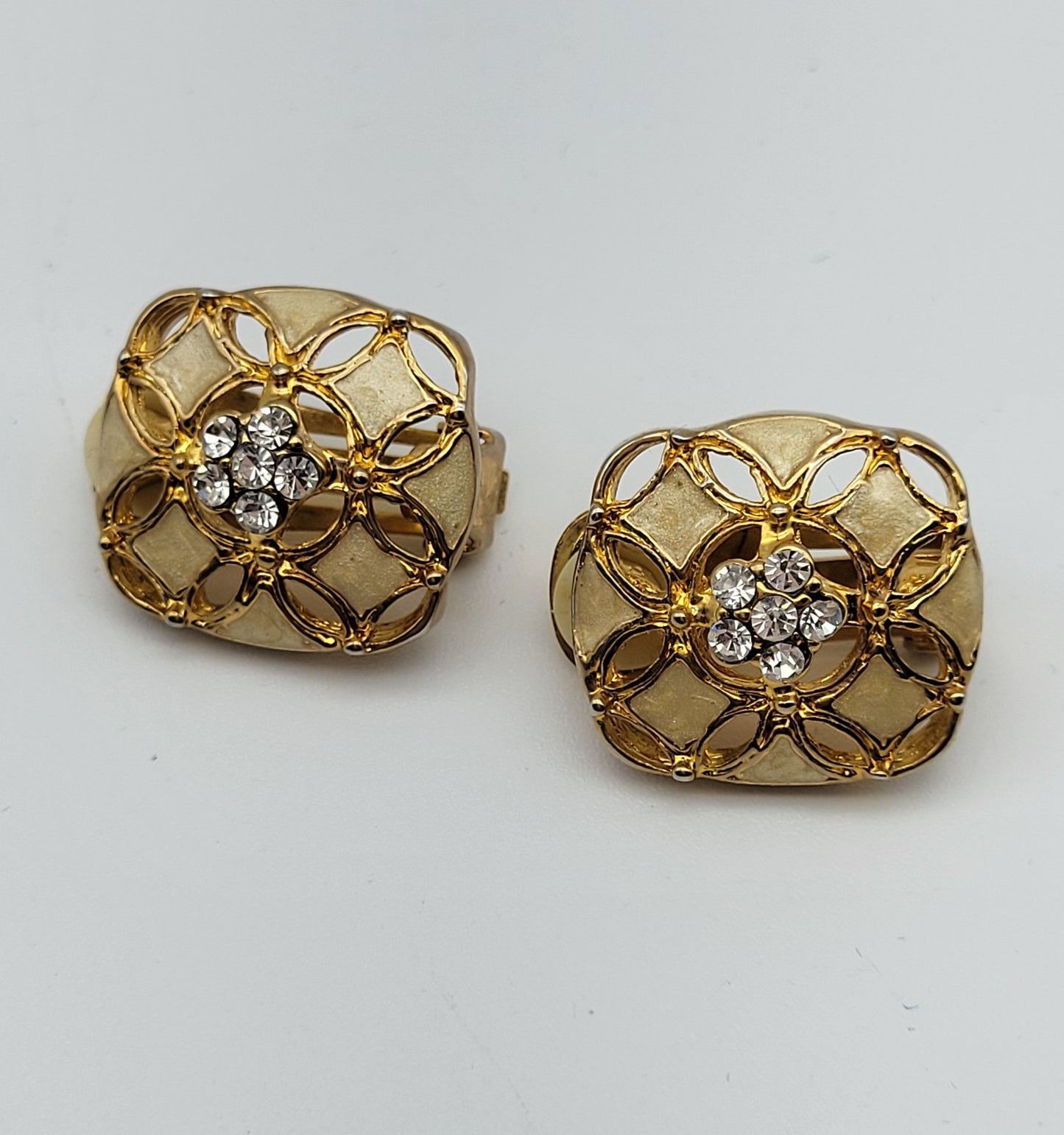 4 Vintage Clip-On Earring