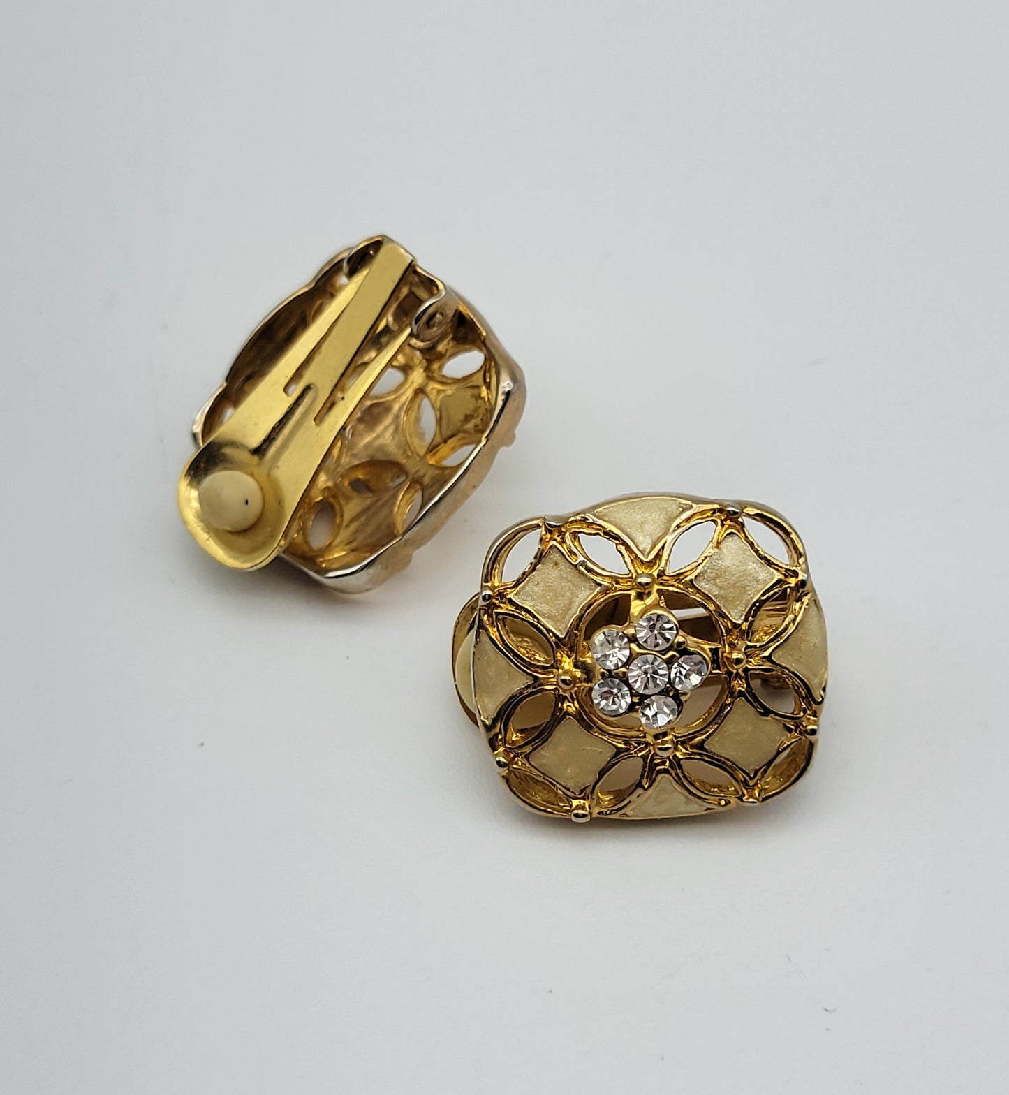 4 Vintage Clip-On Earring