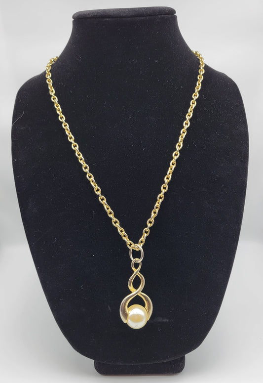 "Infinity Pearl" Necklace