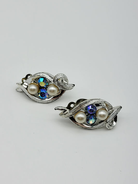 1 Vintage Clip-On Earring