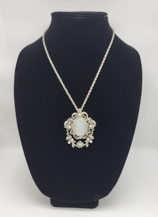 Gorgeous Vintage Avon Victorian Style Necklace